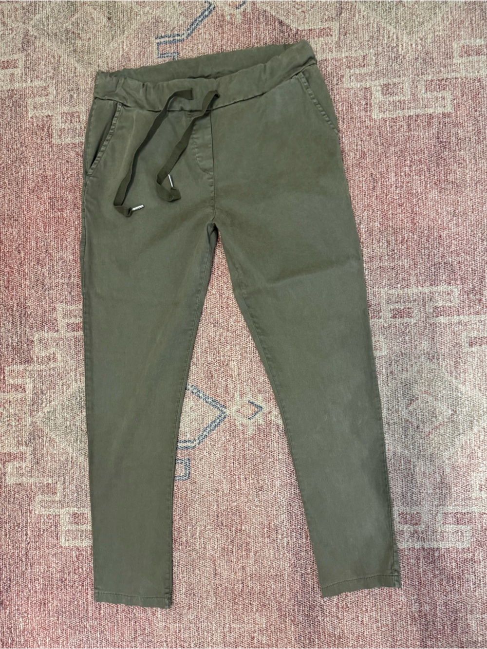 Venti 6 olive green drawstring Italian magic pants size medium like new